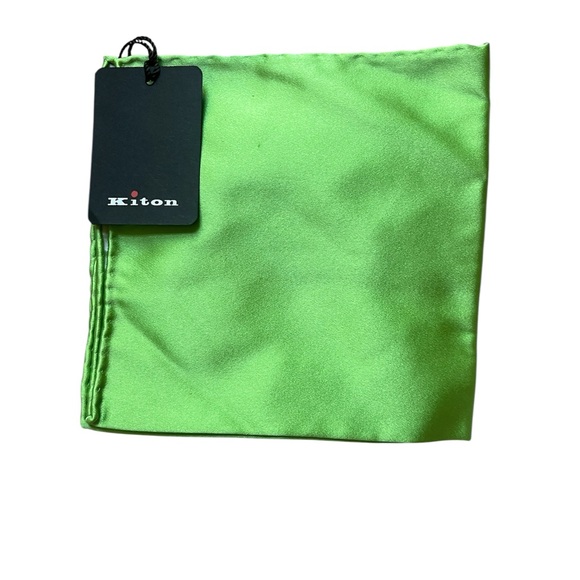 NWT Kiton Solid Green Pocket Square – 100% Silk 14.5x14.5 Italy - Picture 1 of 4
